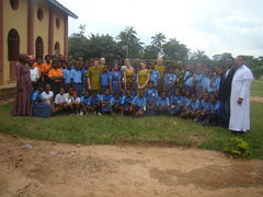 The visitors with Margleo  students